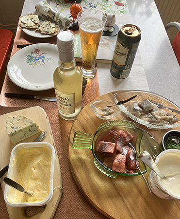 Uppdukat för sillmiddag