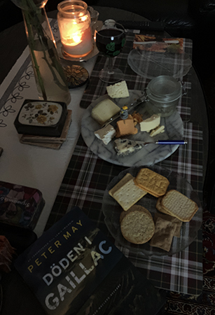 Fredagsfest med Döden i Gaillac ost kex och bardolino