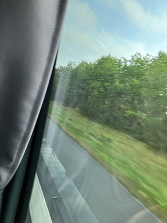 I bussen på väg till Salsta slott