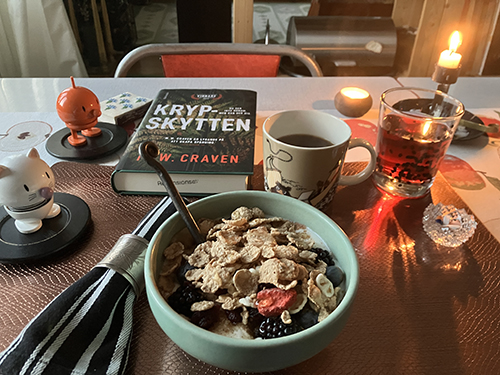 Måndagsfrukost med Hopptisarna o Krypskytten tända ljus