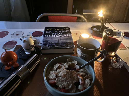 Tisdagsfrukost med En kamp mot klockan Hopptisarna o tända ljus