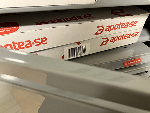Låda från Apotea i postboxen