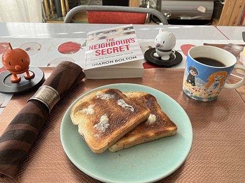 Vårt dagliga bröd rostat med Hopptisarna och The Neighbours secret Vårt dagliga bröd rostat med Hopptisarna och The Neighbours secret