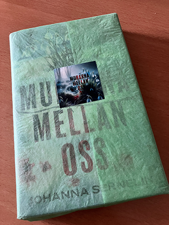 Vinstbok i grönt silkespapper