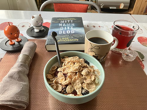 Torsdagsfrukost med Hopptisarna och boken Mitt namn ditt blod