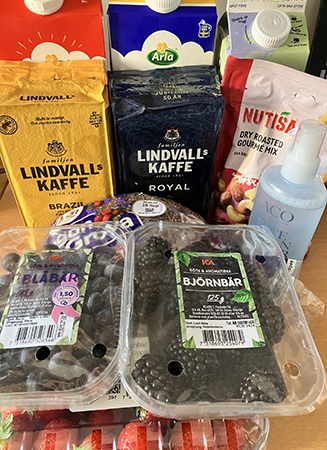 Mjölk fil kaffe Pro Viva nötter bröd bär ansiktsvatten