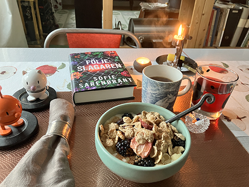 Onsdagsfrukost med fil Hopptisarna Följeslagaren o tända ljus