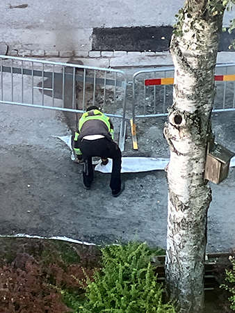 Arbete med busshållplatsen utanför
