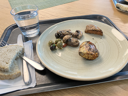 Bröd vatten oliver potatis svamp