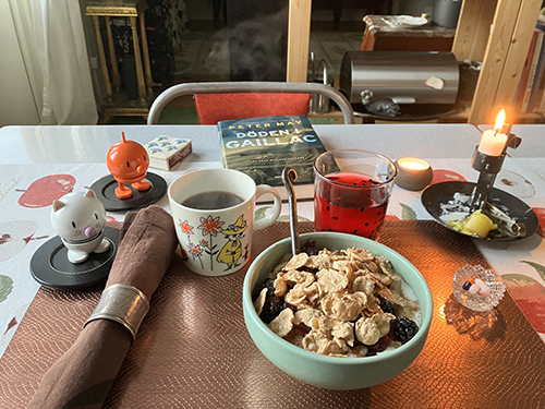 Fredagsfrukost med Döden i Gaillac Hopptisarna o tända ljus