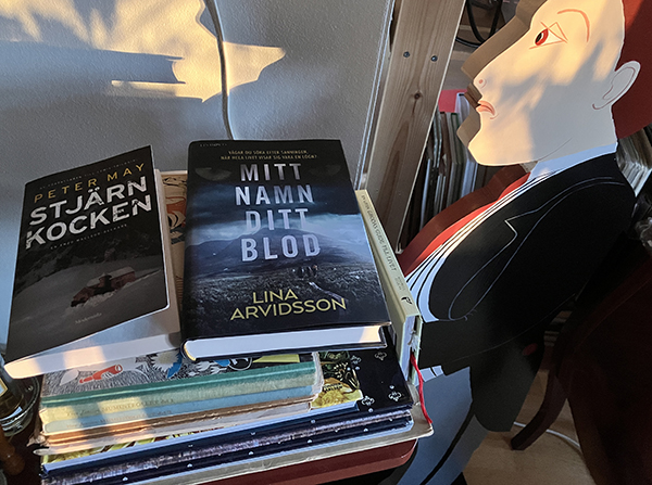 James med böckerna Stjärnkocken och Mitt namn ditt blod