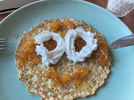 Pannkakstjej med stora ögon