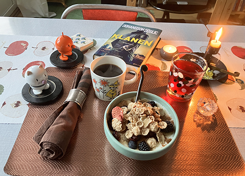 Tisdagsfrukost med Hopptisarna Klanen o tända ljus