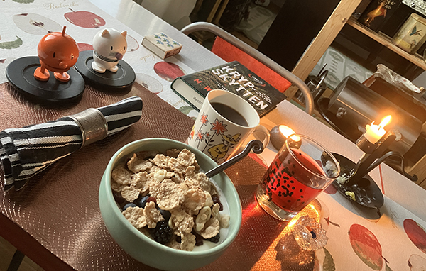 Torsdagsfrukost med tända ljus Hopptisarna och Krypskytten