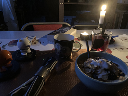 Frukost med fil tända ljus Hopptisarna