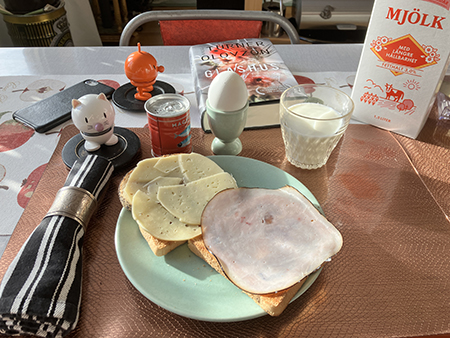 Hemmalunch med Hopptisarna och Glashus mackor ägg o mjölk