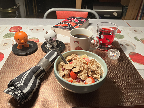 Måndagsfrukost med tänd kökslampa Hopptisarna o Ill be you