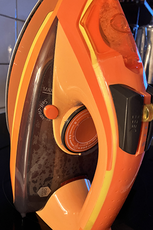 Mitt orange strykjärn