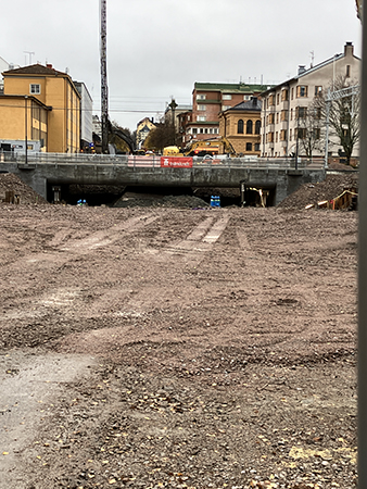 St Olofsgatan vid järnvägen 31 okt 2025