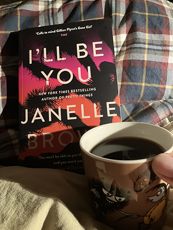 Söndagsmorgon med Ill be you o kaffe på sängen