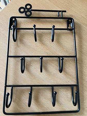 Nyckelhängare med en krok som fattas