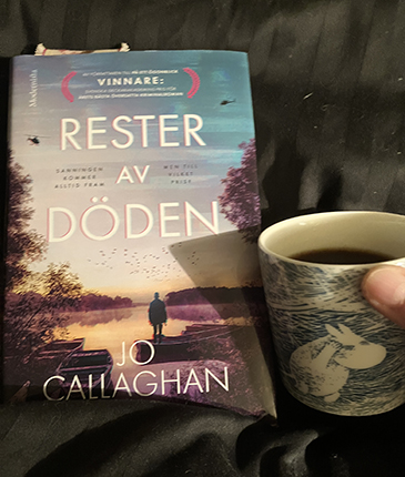 Rester av döden o kaffe på sängen i Muminstormmugg