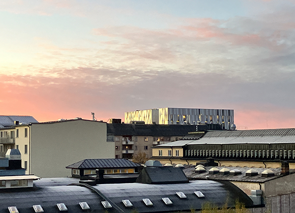 Kall oktobermorgon rosa himmel över UKK