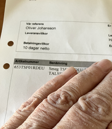 Orderbekräftelse Smeg med min hand på