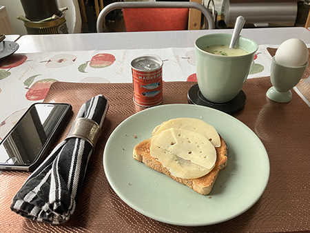 Rostat ägg o varma koppen till hemmalunch