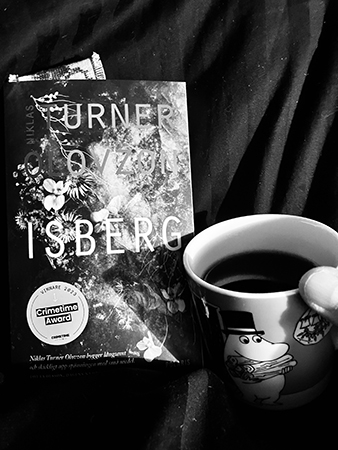 Boken Isberg o kaffe på sängen svartvit Boken Isberg o kaffe på sängen svartvit