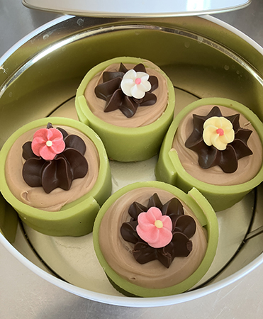 Fyra gröna Noisette i burk