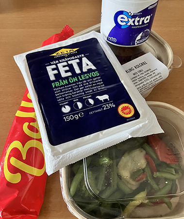 Ballerina Feta från Lesvos kolgrillad kyckling grönsaker o tuggummin