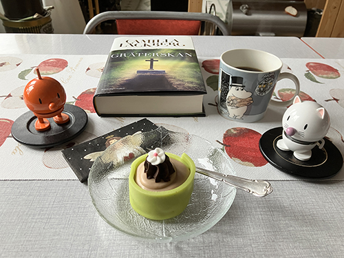 Lördagsfika vid köksbordet med Hopptisarna o Gråterskan