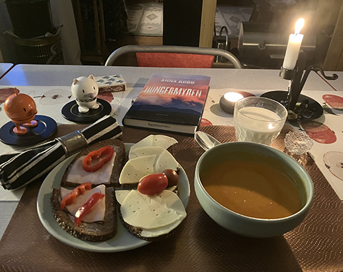 Hopptisarna mackor tomatsoppa Hungermyren tända ljus