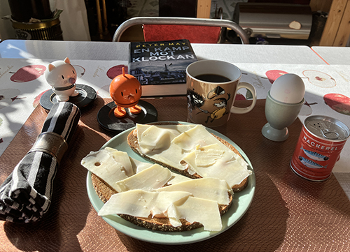 Lunchmackor ägg o kaffe med Hopptisarna och En kamp mot klockan