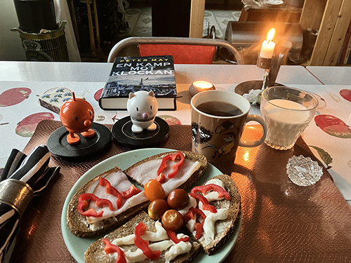 Mackor kaffe o mjölk med Hopptisarna och En kamp mot klockan