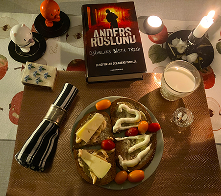 Mackor mjölk tända ljus Hopptisarna o Djävulens bästa trick Mackor mjölk tända ljus Hopptisarna o Djävulens bästa trick