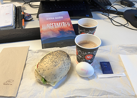 Onsdagslunch med vallmofralla ägg varm choklad o Hungermyren