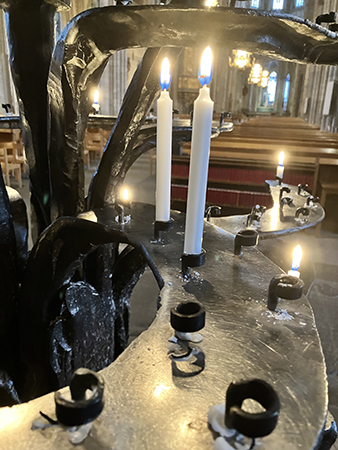 Tända ljus i Domkyrkans ljusträd för mamma o pappa okt 2025 Tända ljus i Domkyrkans ljusträd för mamma o pappa okt 2025