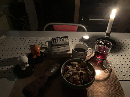 Onsdagsfrukost med tända ljus Hopptisarna o Strandsittaren