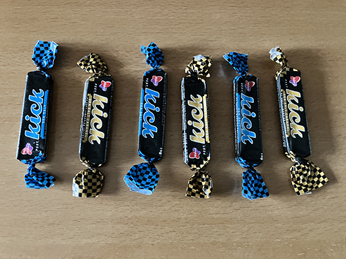 Kick tre blå och tre gulbruna Kick tre blå och tre gulbruna