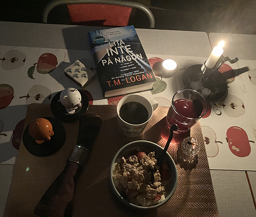 Tisdagsfrukost m levande ljus Lita inte på någon Hopptisarna o fil Tisdagsfrukost m levande ljus Lita inte på någon Hopptisarna o fil