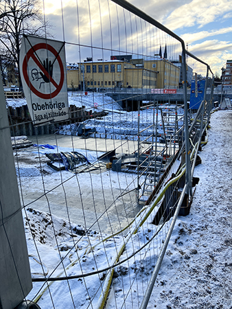 St Olofsgatan vid blivande järnvägstunneln sedd från sidan 21 nov 2025
