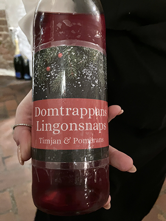 Domtrappans lingonsnaps m timjan o pomerans