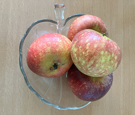 Äpplen i en äppleskål