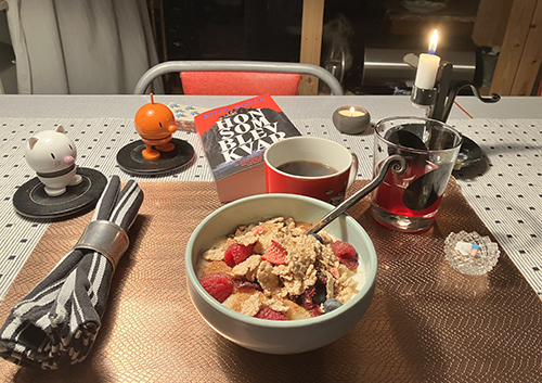 Fredagsfrukost med Hopptisarna Hon som blev kvar tända ljus o fil