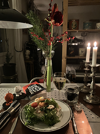 Fredagsmiddag m Hopptisarna smörgåstårta o riesling bukett fr Nya Björck o tända ljus