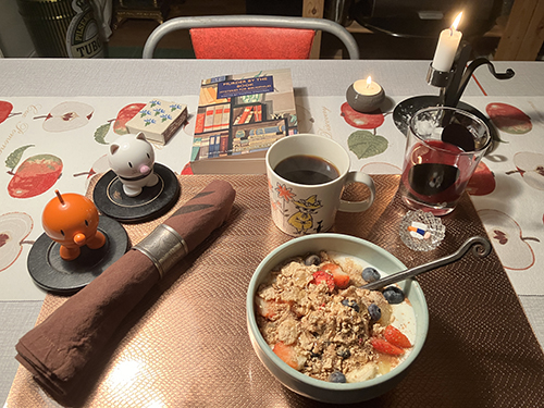 Onsdagsfrukost med tända ljus Hopptisarna o Murder by the book