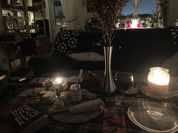 Ostbricka appassimento Hon som blev kvar tända ljus