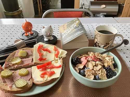 Söndagsfrukost mackor fil med Hopptisarna och Ynglingamorden